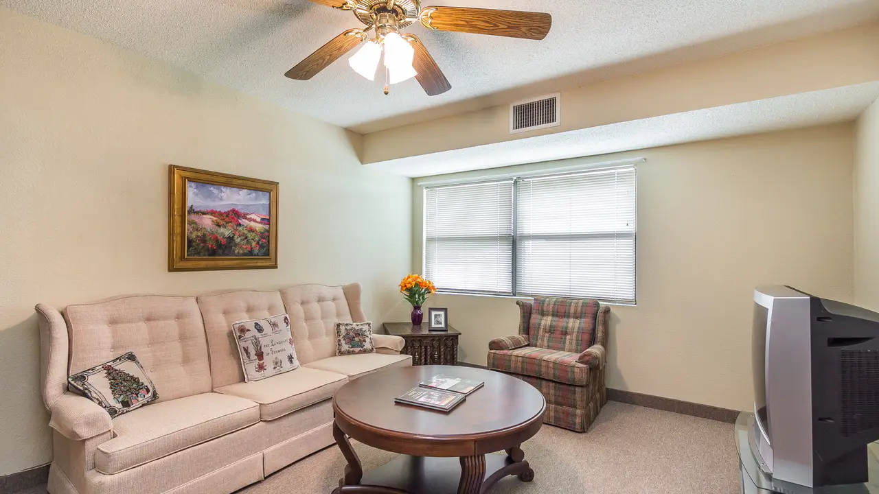 Victory apartment living room with ceiling fan