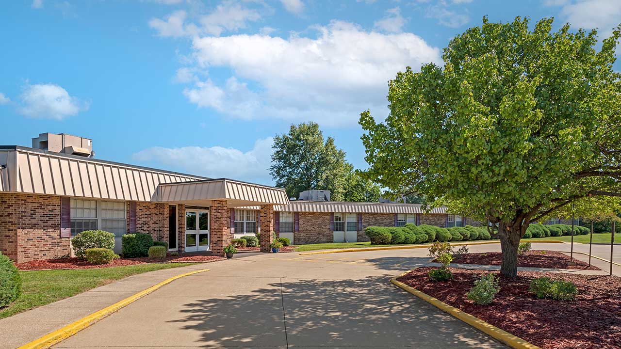 Modern healthcare complex featuring specialized memory care and rehab at Lakeland Rehabilitation in Effingham, IL, Effingham County.